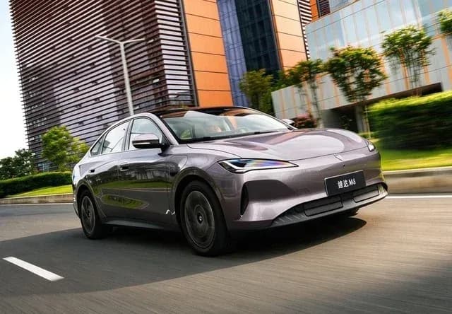 Volkswagen a lansat în China sedanul electric Jetta M6, cu un preț de pornire sub 12.000 de euro