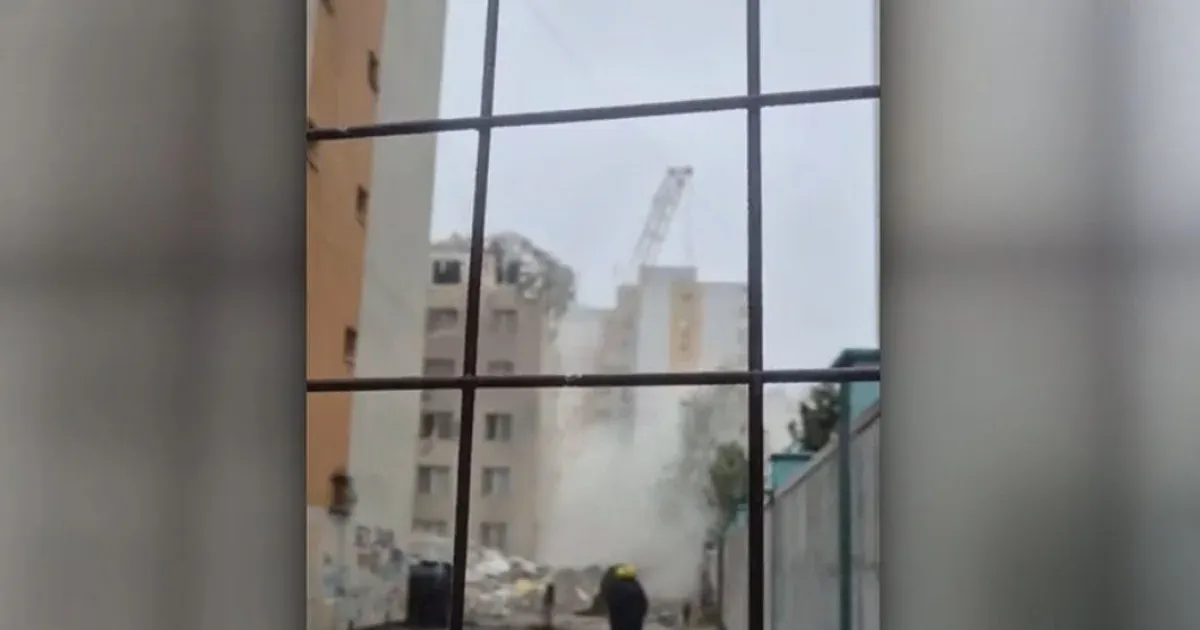 Etajele superioare ale blocului afectat de explozie din Rahova au fost demolate pentru a fi reconstruite