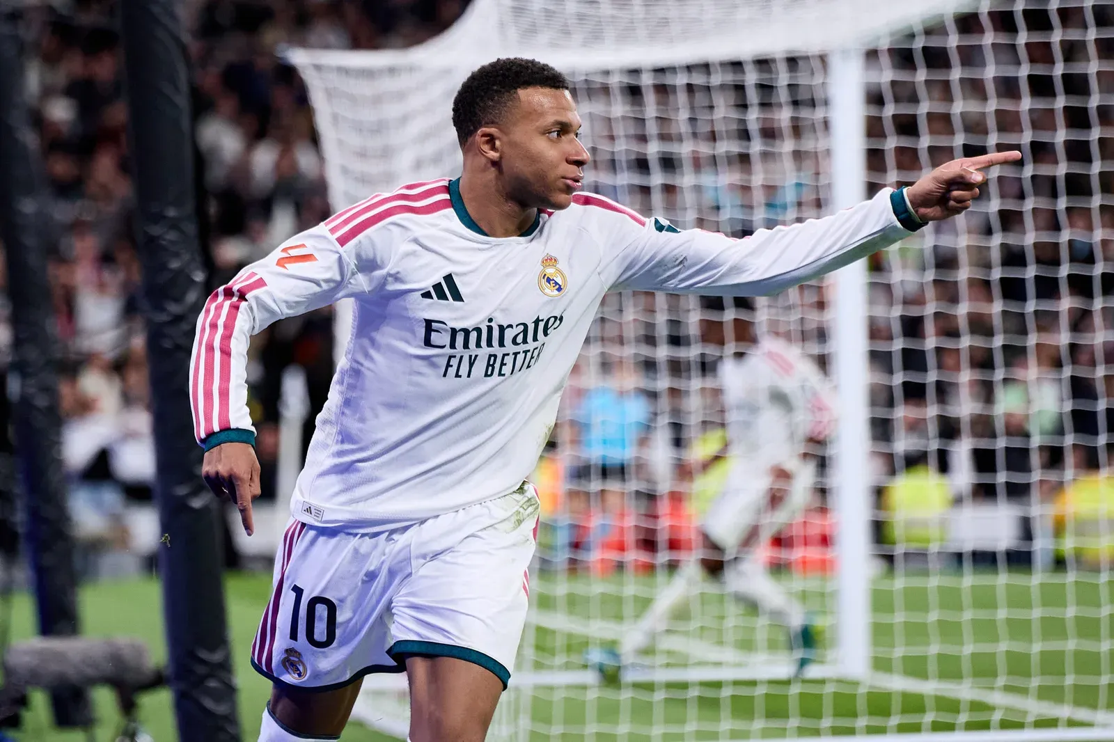 Kylian Mbappé a atins borna de 100 de goluri pentru Real Madrid după dubla reușită în El Clasico