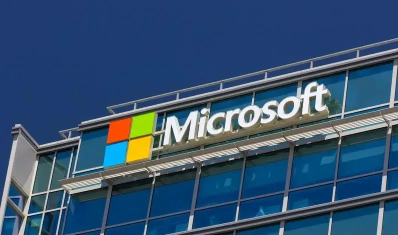Microsoft propune un program de plecări voluntare pentru aproximativ 60.000 de angajați