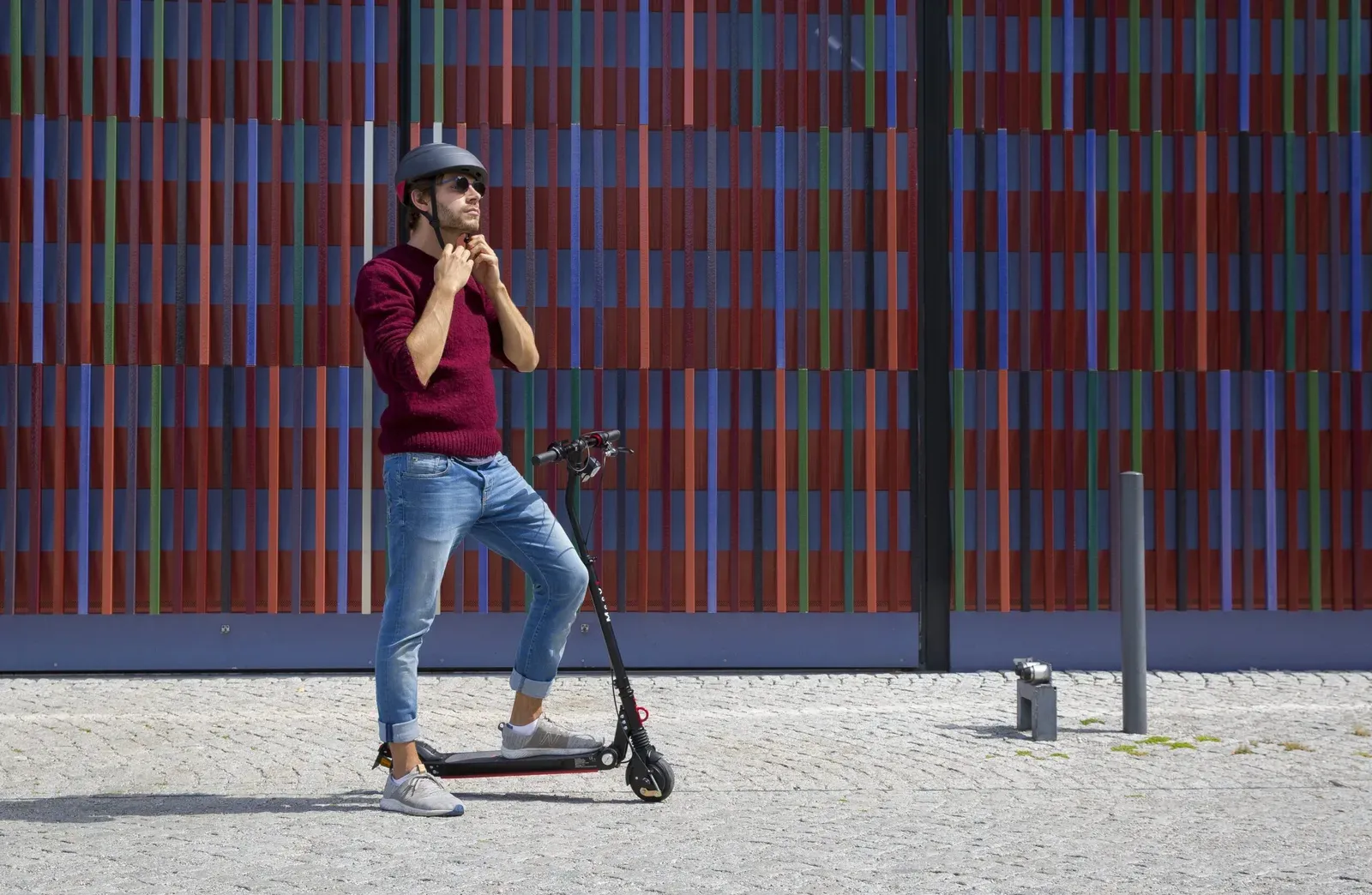 Casca de protecție devine obligatorie pentru utilizatorii de trotinete și biciclete electrice, potrivit unui proiect adoptat de Senat
