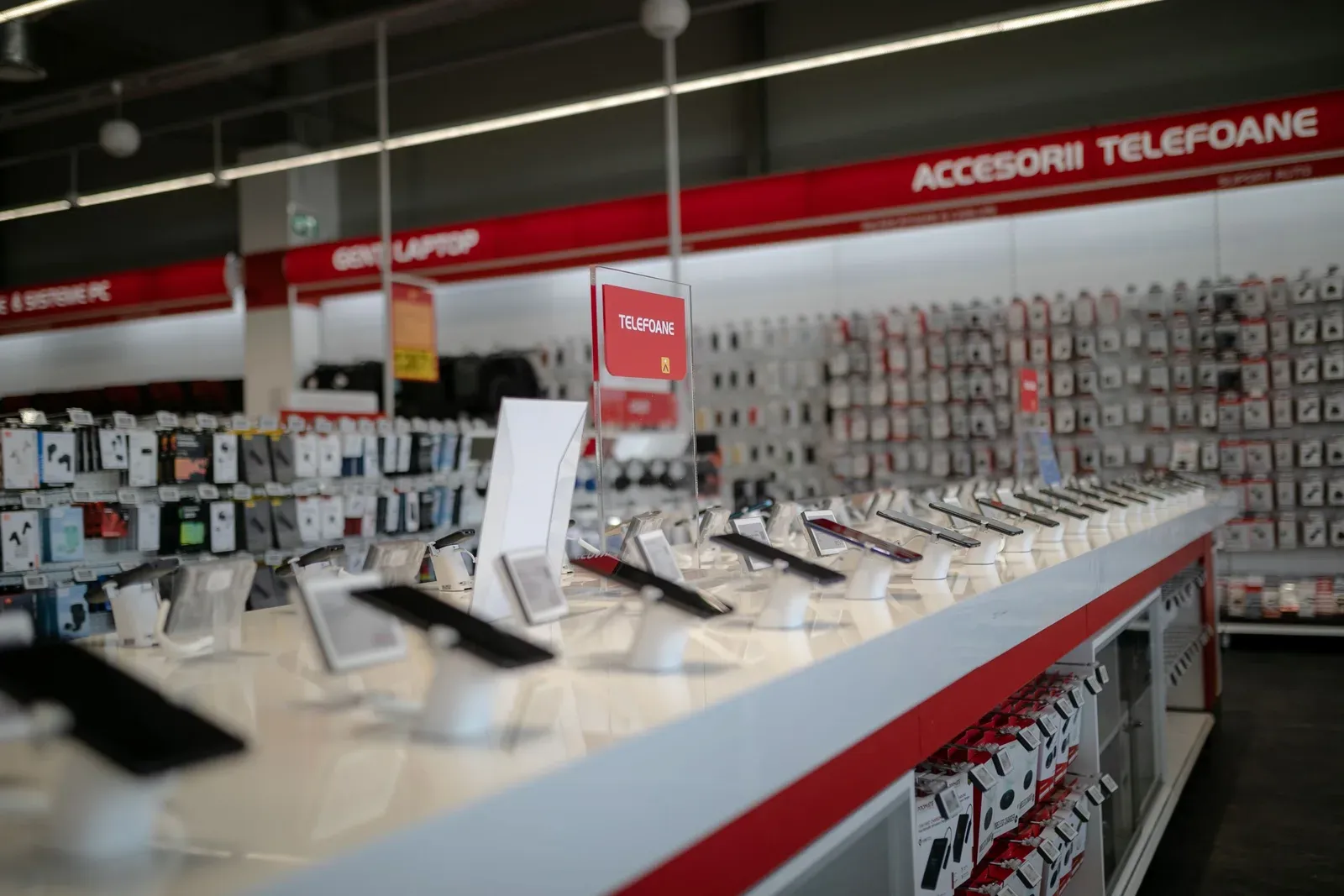 Trei săptămâni de Black Friday la Altex: promoții în valuri și produse vizate