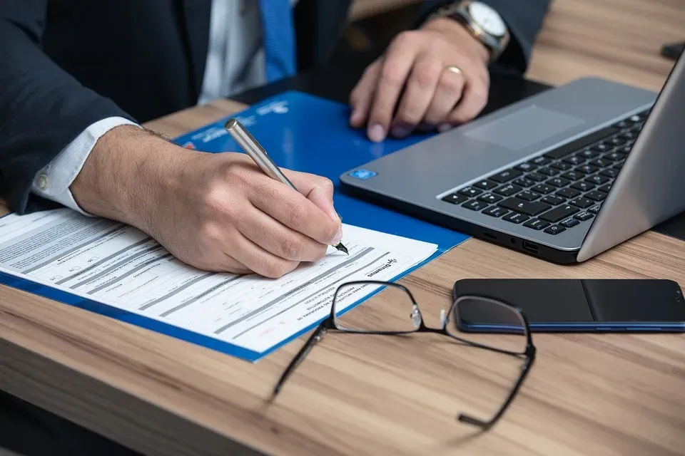 Patronatele cer retragerea sau modificarea proiectului privind asistența juridică obligatorie pentru companii
