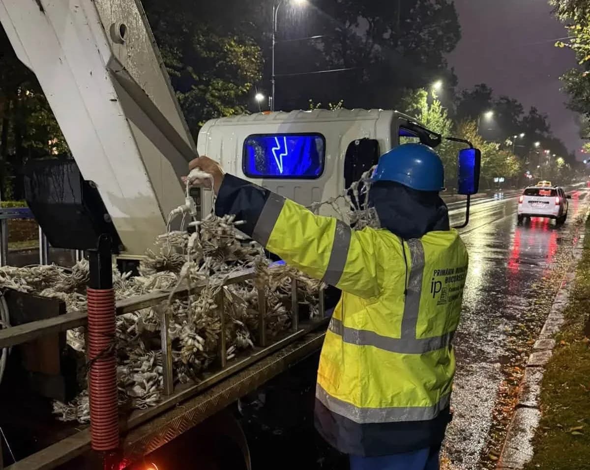 Iluminatul festiv în București: 6 milioane de luminițe pe bulevarde și deschiderea Târgului de Crăciun pe 27 noiembrie