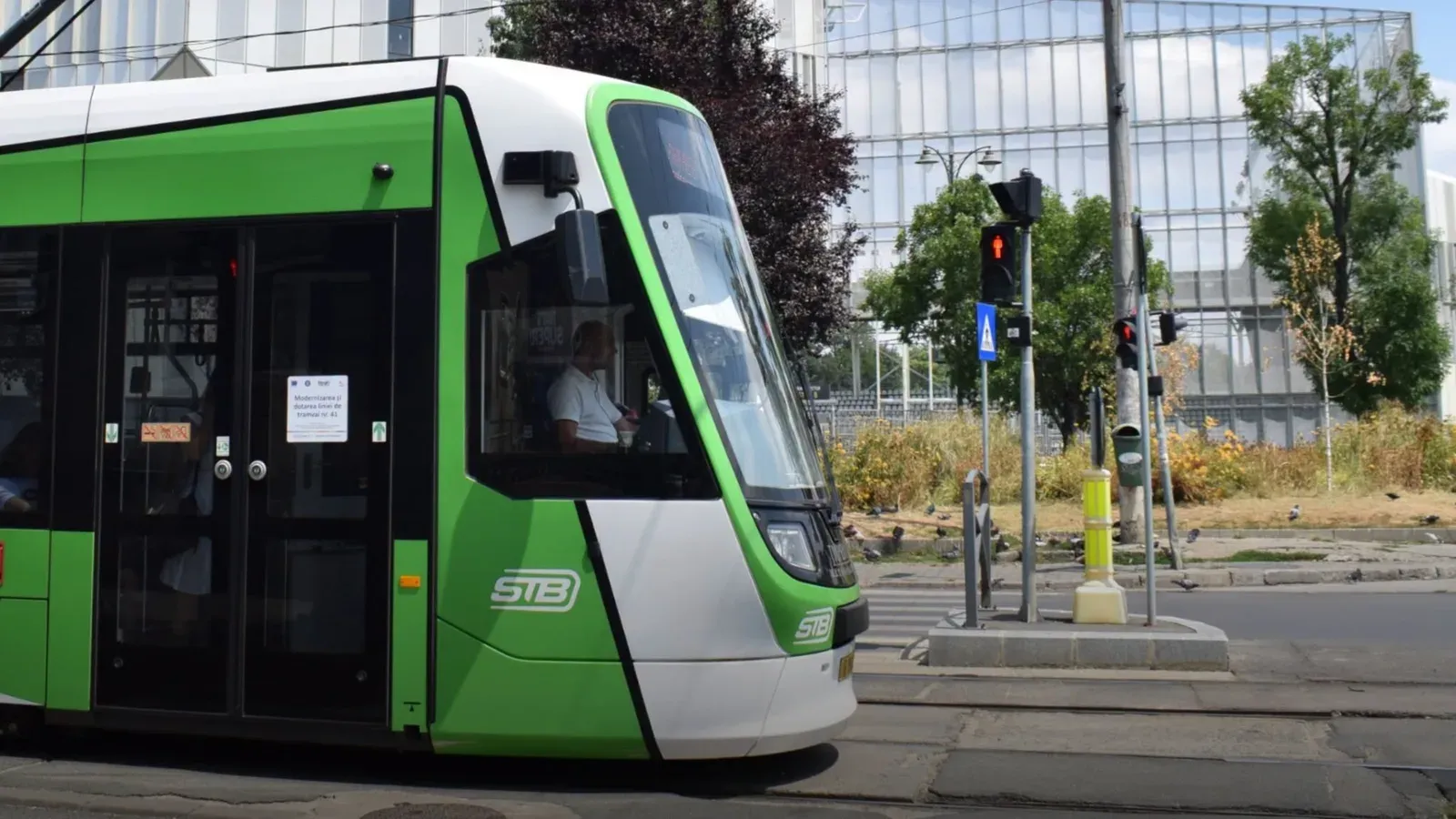 Modificări de trasee pentru tramvaiele STB: lucrări la șine în intersecția Calea Rahovei – Șoseaua Progresului