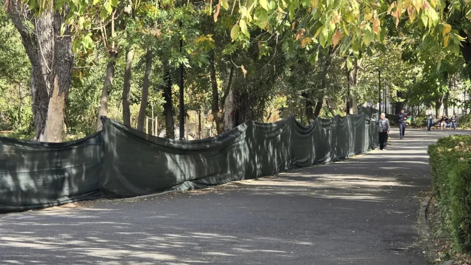 Panouri de șantier montate în Parcul Plumbuita: Lucrările au ca termen de finalizare toamna anului 2027