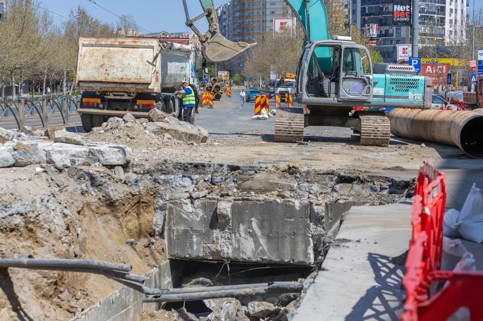 Bucureștenii au avut în 2026 cu 10% mai multe zile fără apă caldă: lucrările de modernizare au dublat opririle