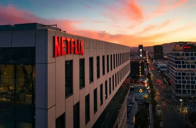 Netflix a negociat licențierea jocurilor Xbox pentru filme și seriale: oferta de 500 de milioane de dolari a picat