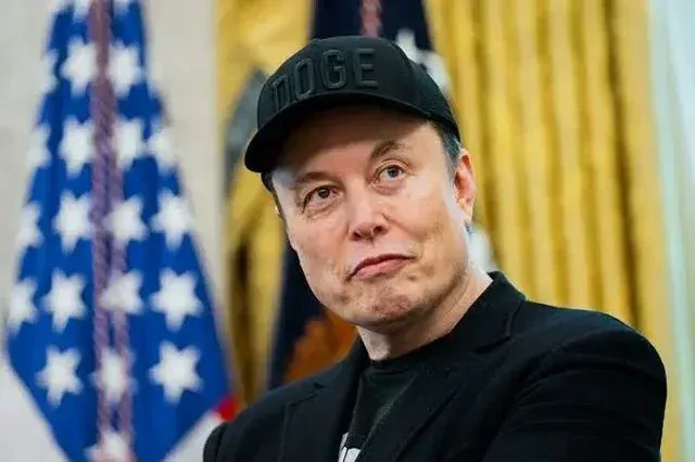 Elon Musk avertizează că peste 200 de companii de infrastructură cloud pentru AI riscă falimentul