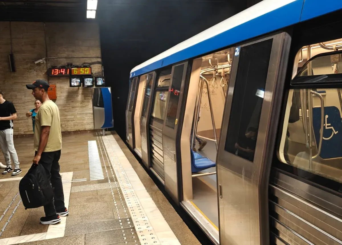Sindicaliștii Metrorex amenință cu greva generală dacă salariile nu cresc cu 450 de lei net